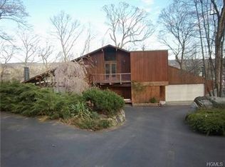 27 Hillside Ave, Pleasantville, NY 10570