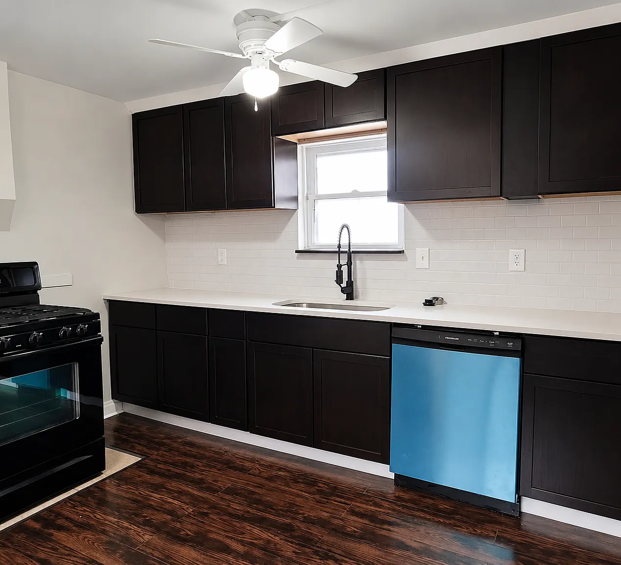 3 bed, $1,500 — Photo 2