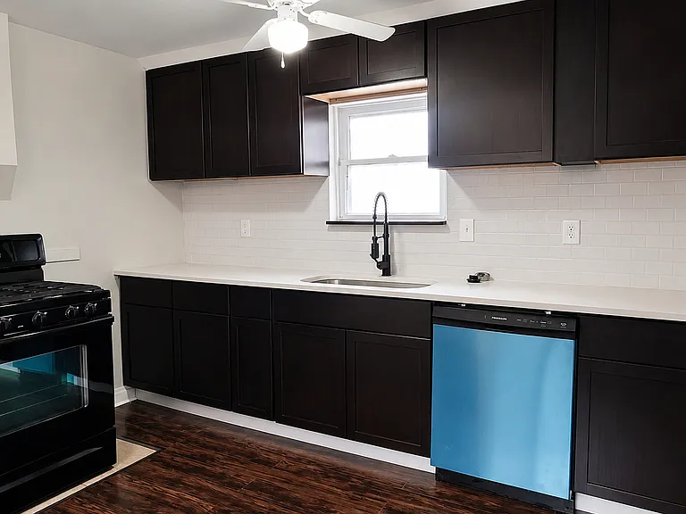 216 N Bradford Ave — Photo 2