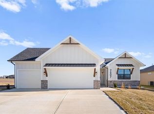 2607 SW Fire Fly Ln, Lees Summit, MO 64082