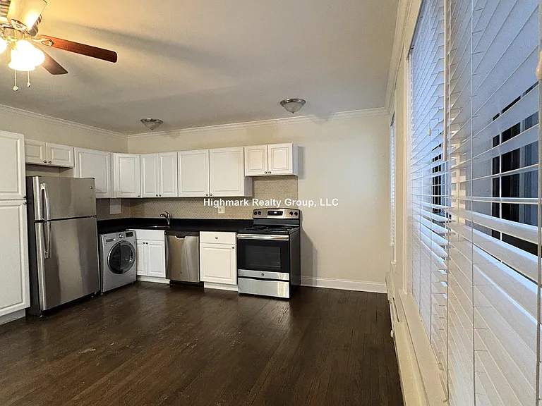 3349 N Marshfield Ave #209 — Photo 1