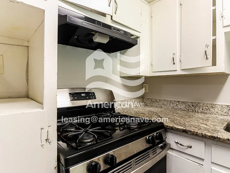 558371_008_kitchen_8.jpg
