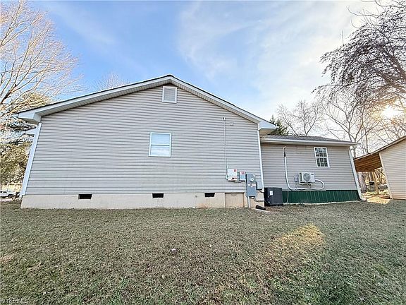 4th image of 126 Blue Bonnet Ct