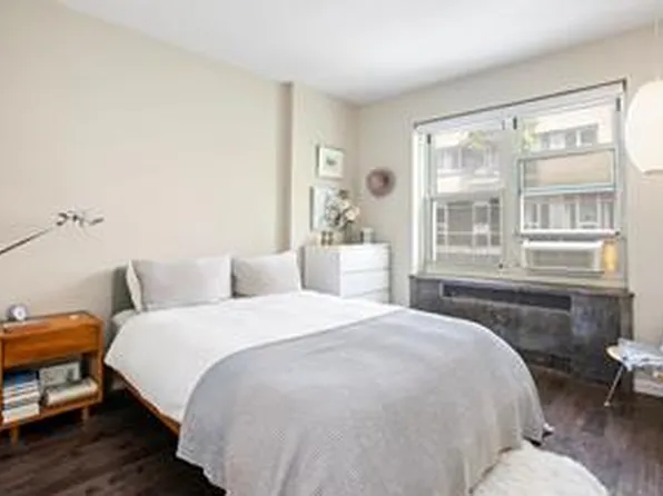 210 West 19th Street 3A image 3 of 6