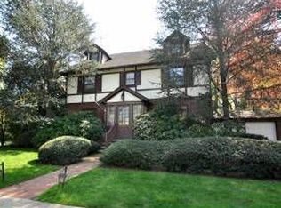 2 Oakland Pl, Summit, NJ 07901