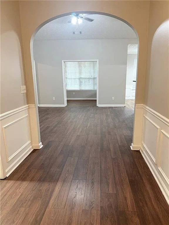 3 bed, 2.0 bath, 1640 sqft, $2,050 — Photo 2