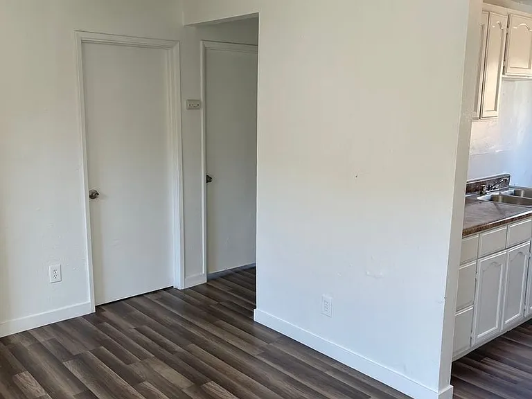 517 W 84th St — Photo 26