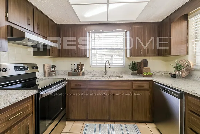 Photo 2 of 17 - 8726 Saint Regis Ln - Port Richey, FL Building Photo - 8726 Saint Regis Ln