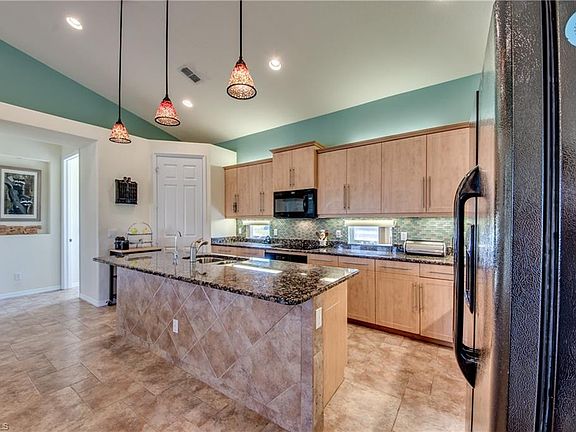 4th image of 678 Mirror Lakes Ct