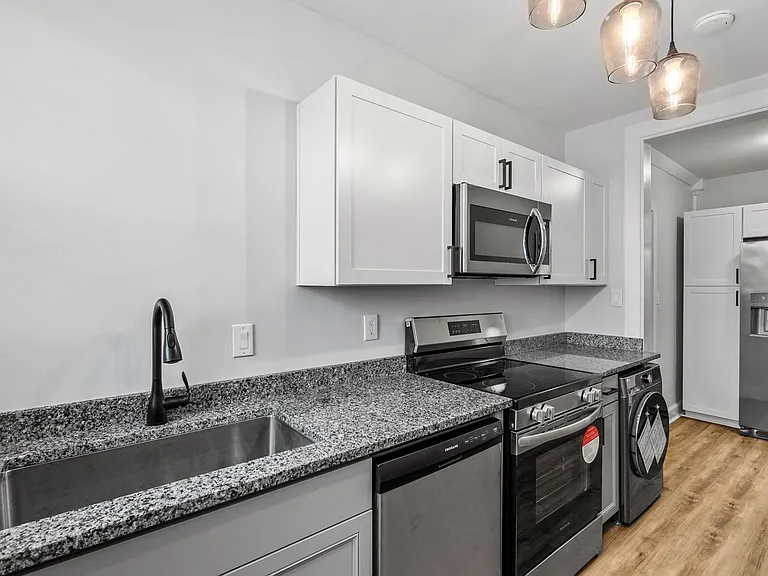 742 Washington Park #B4 — Photo 12
