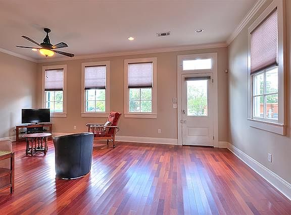 4th image of 407 Eleonore St