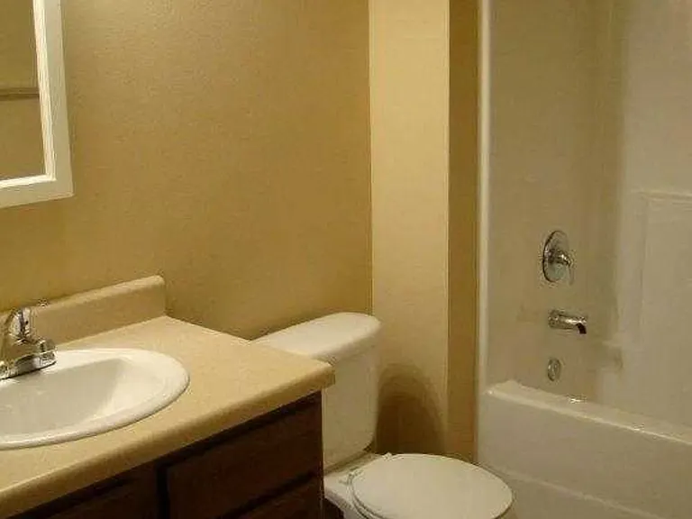 Roosevelt Estates — Photo 7