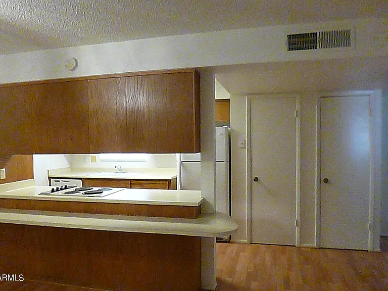 2246 W Corrine Dr — Photo 3