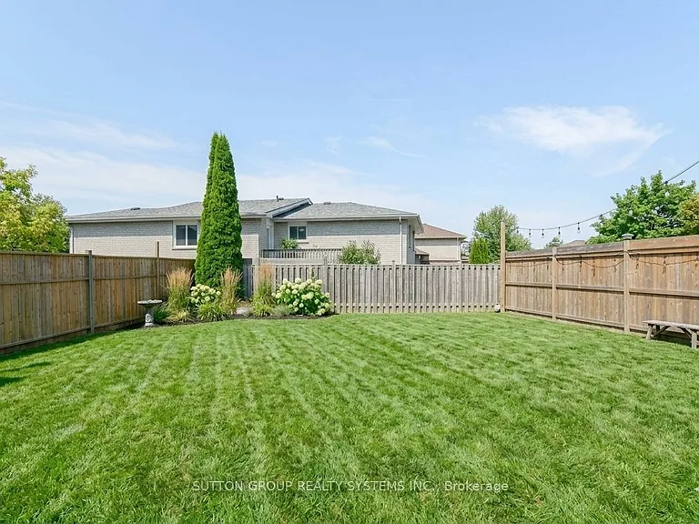 19 Lorraine Dr — Photo 13