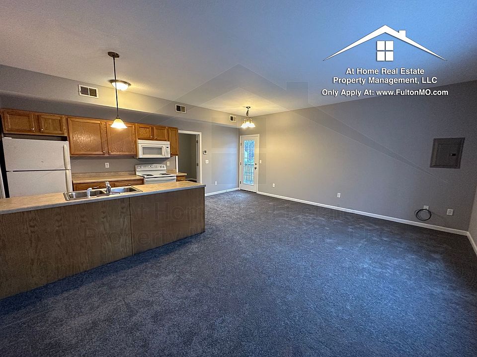 1st image of 211 N Main St APT D