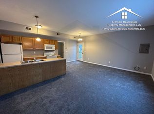 211 N Main St APT D, Auxvasse, MO 65231