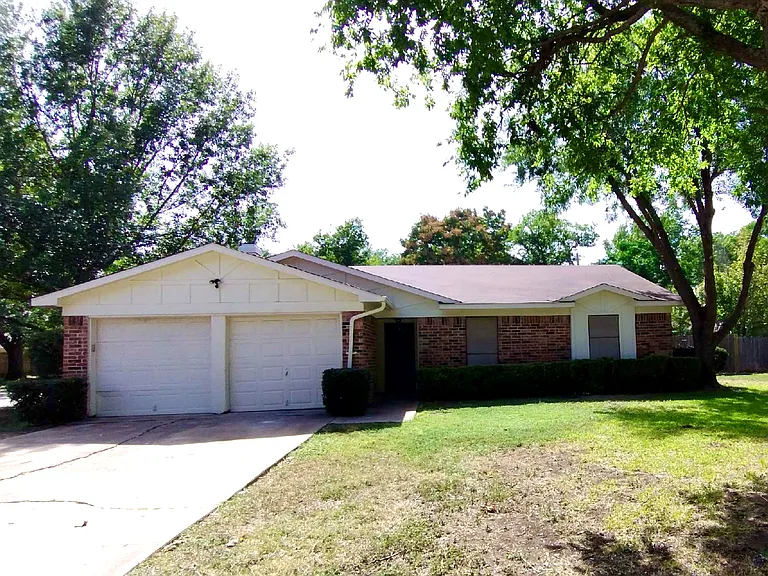 1108 Crepe Myrtle Ct — Photo 1
