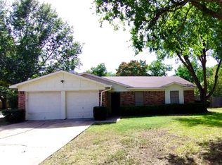 1108 Crepe Myrtle Ct, Benbrook, TX 76126