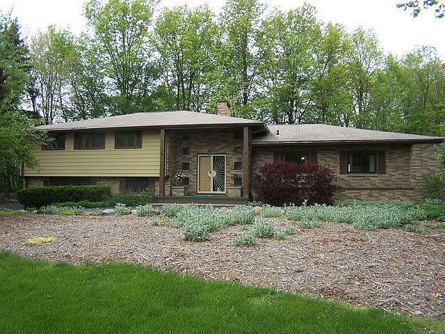1st image of 1425 Woodland Ln