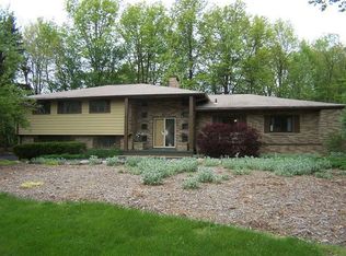 1425 Woodland Ln, Stow, OH 44224