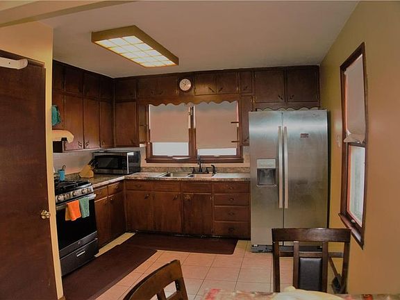 3rd image of 626 N 29th St