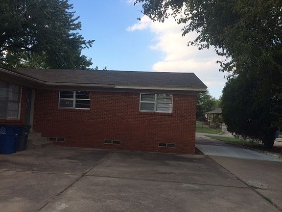 large area for parking trailer, boat etc..