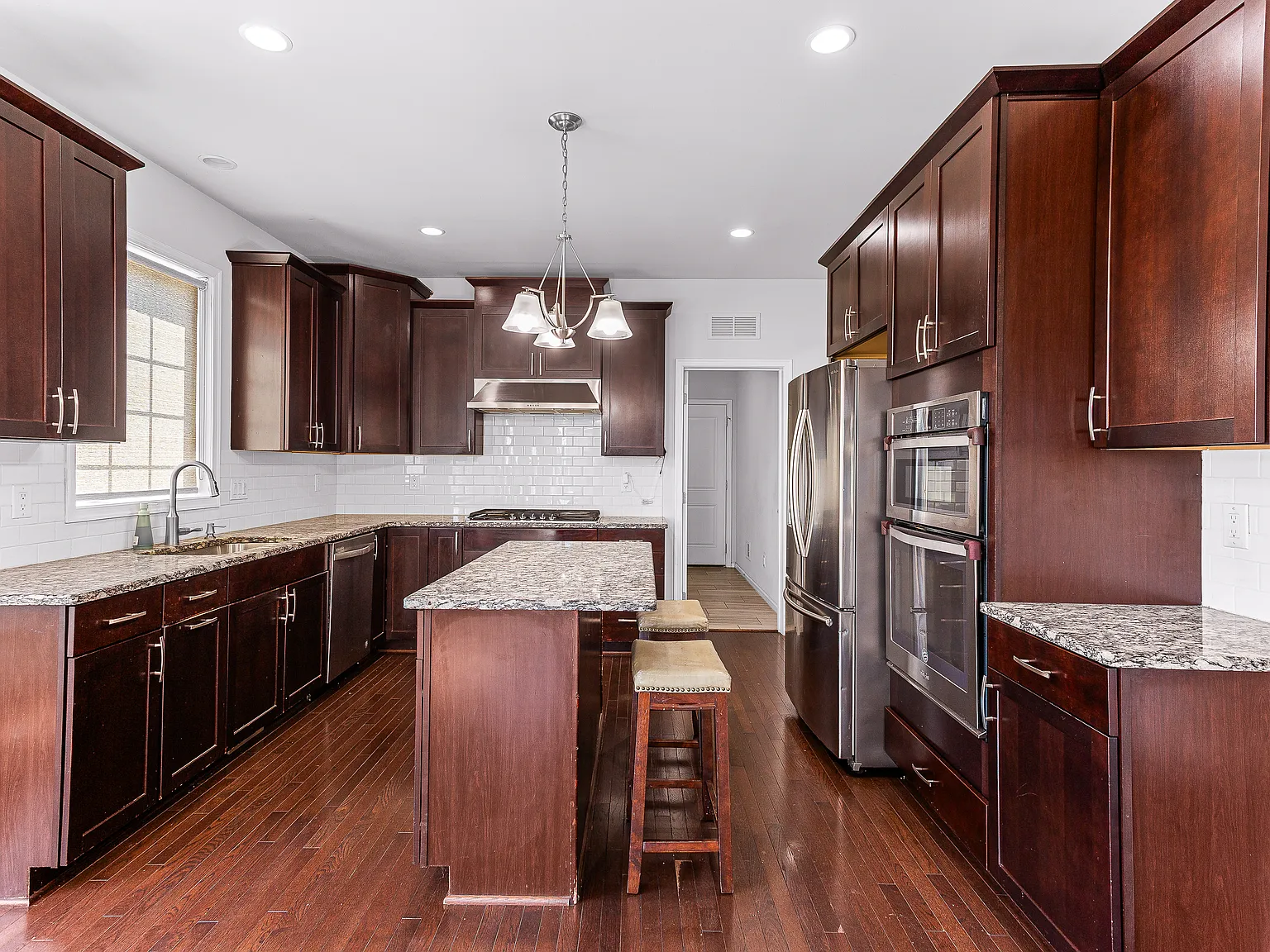 4 bed, 2.5 bath, 2394 sqft, $3,800 — Photo 4