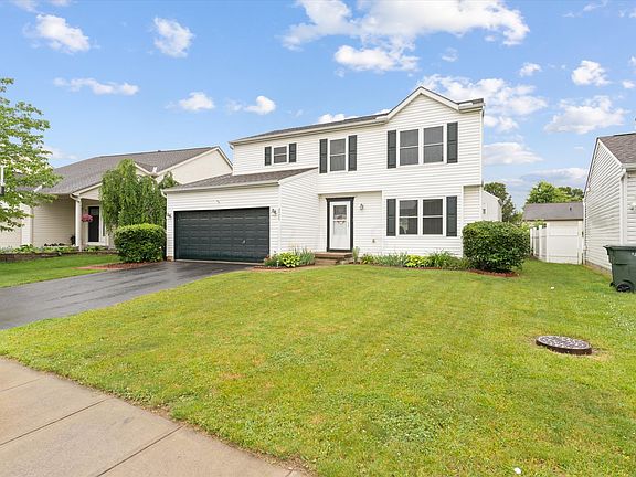 3rd image of 2575 Delamaine Dr