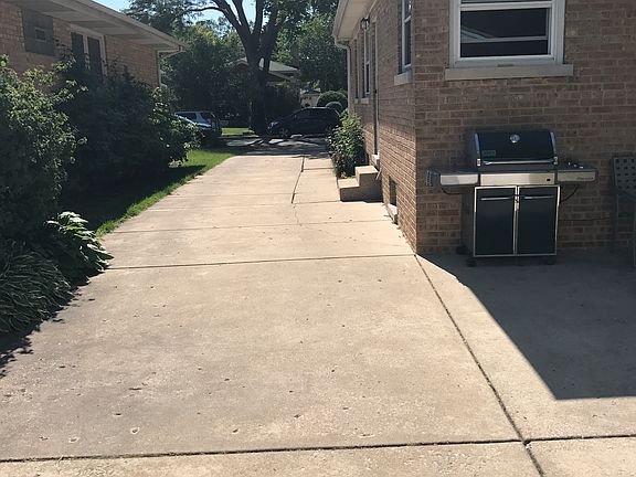 3rd image of 8717 Karlov Ave
