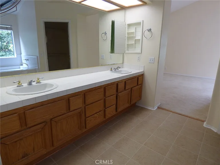 516 Monteleone Ave — Photo 9