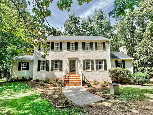1740 Fleming Mountain Dr, Lynchburg, VA 24503