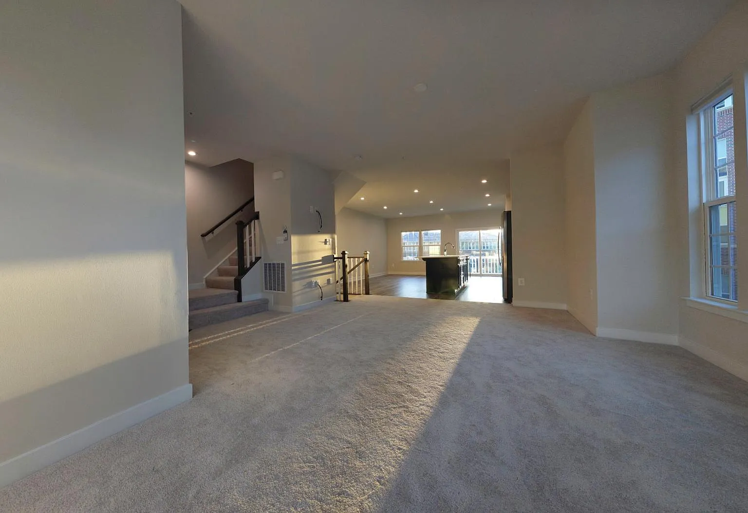 3 bed, 3.5 bath, 2034 sqft, $3,100 — Photo 2