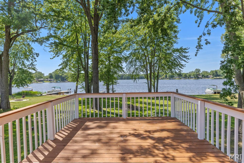 8303 Cowan Lake Dr NE, Rockford, MI - View 4