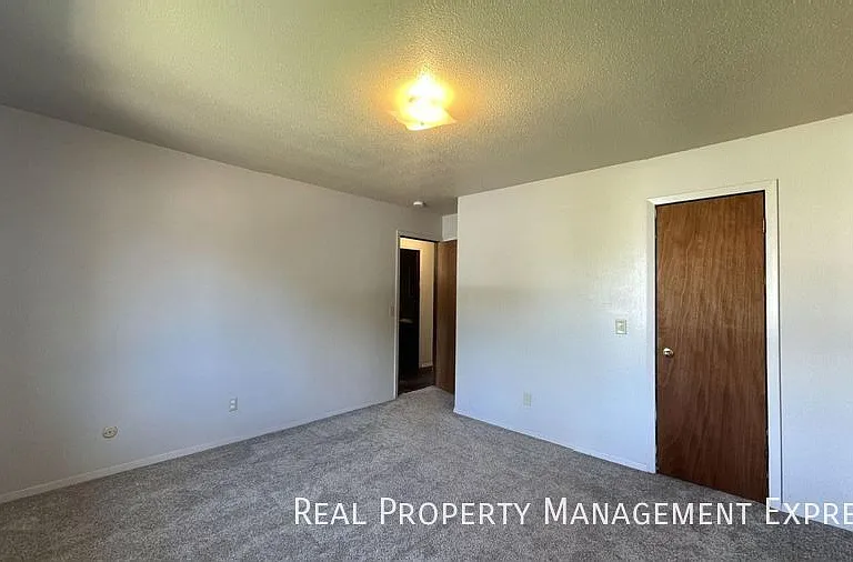 3711 S Cathy Ave #4 — Photo 6