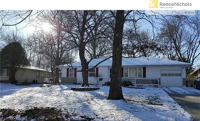 Nice 3bdr 1.5 Bath w/the half bath in Master Bedroom.