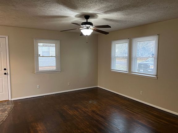 4th image of 2204 W Madison St