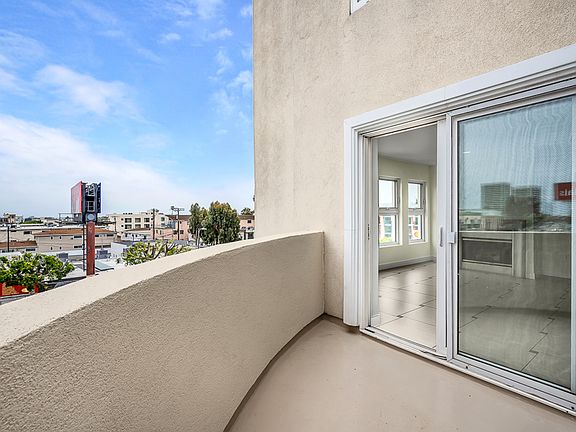 3rd image of 11551 Santa Monica Blvd #409