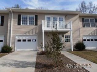 3311 Sandy Dr, Hendersonville, NC 28792