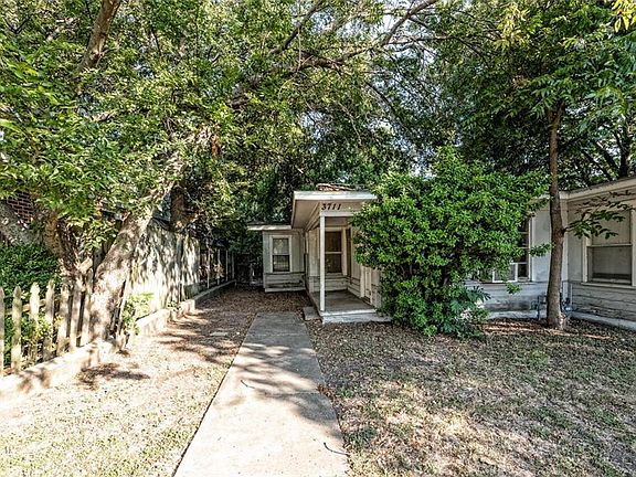 3rd image of 3709-3711 Parkwood Dr