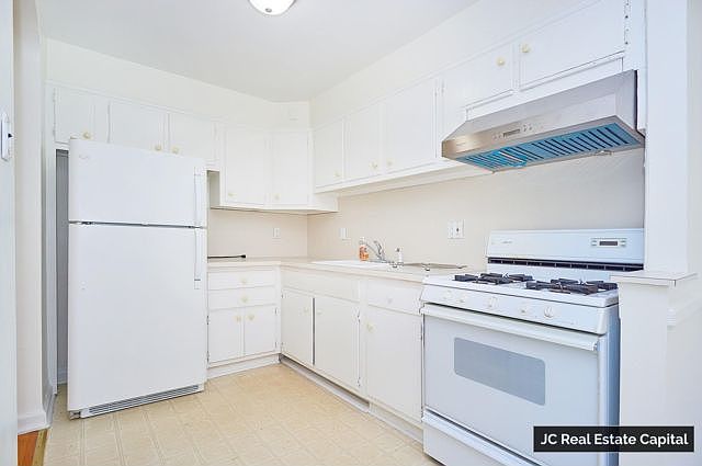 1st image of 2528 E 2nd St