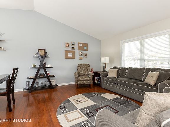 3rd image of 7323 W Woodlawn Dr