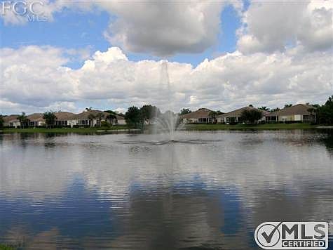 Lakes With Fountain Views!