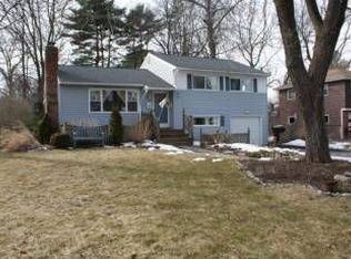 10 Greenock Rd, Delmar, NY 12054