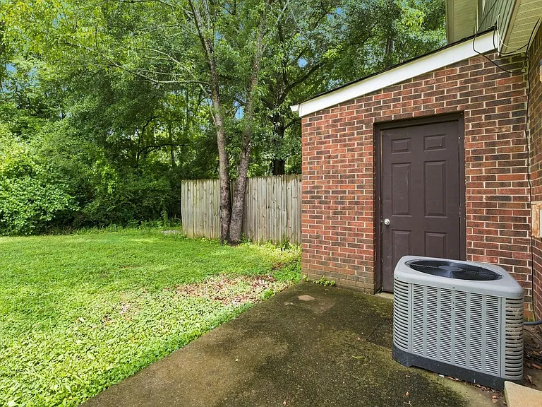 758 McPherson Dr — Photo 28