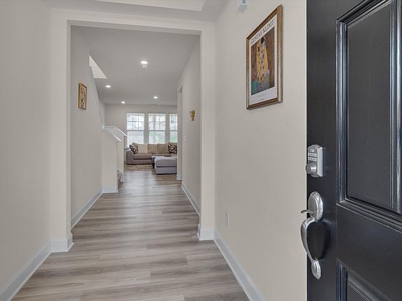 4th image of 60 Steel Springs Ln