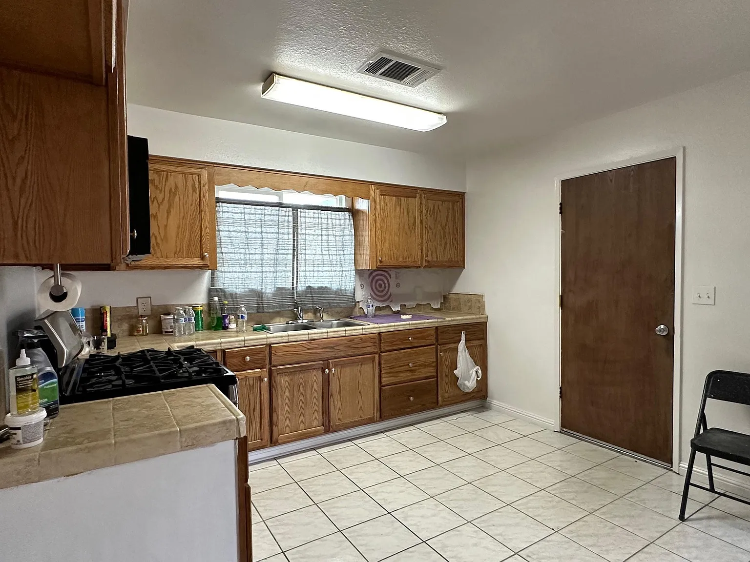 3 bed, 1040 sqft, $2,100 — Photo 3