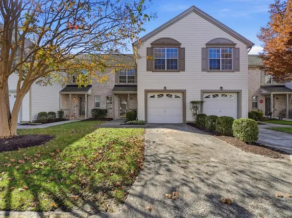 5217 Heathglen Cir, Virginia Beach, VA 23456