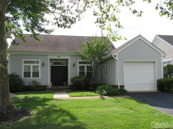 4 Rutland Ln, Monroe Township, NJ 08831