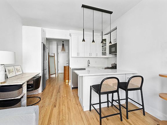 2nd image of 87 Barrow St APT 5g