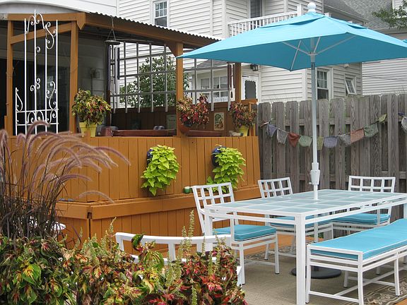 lower deck, backyard